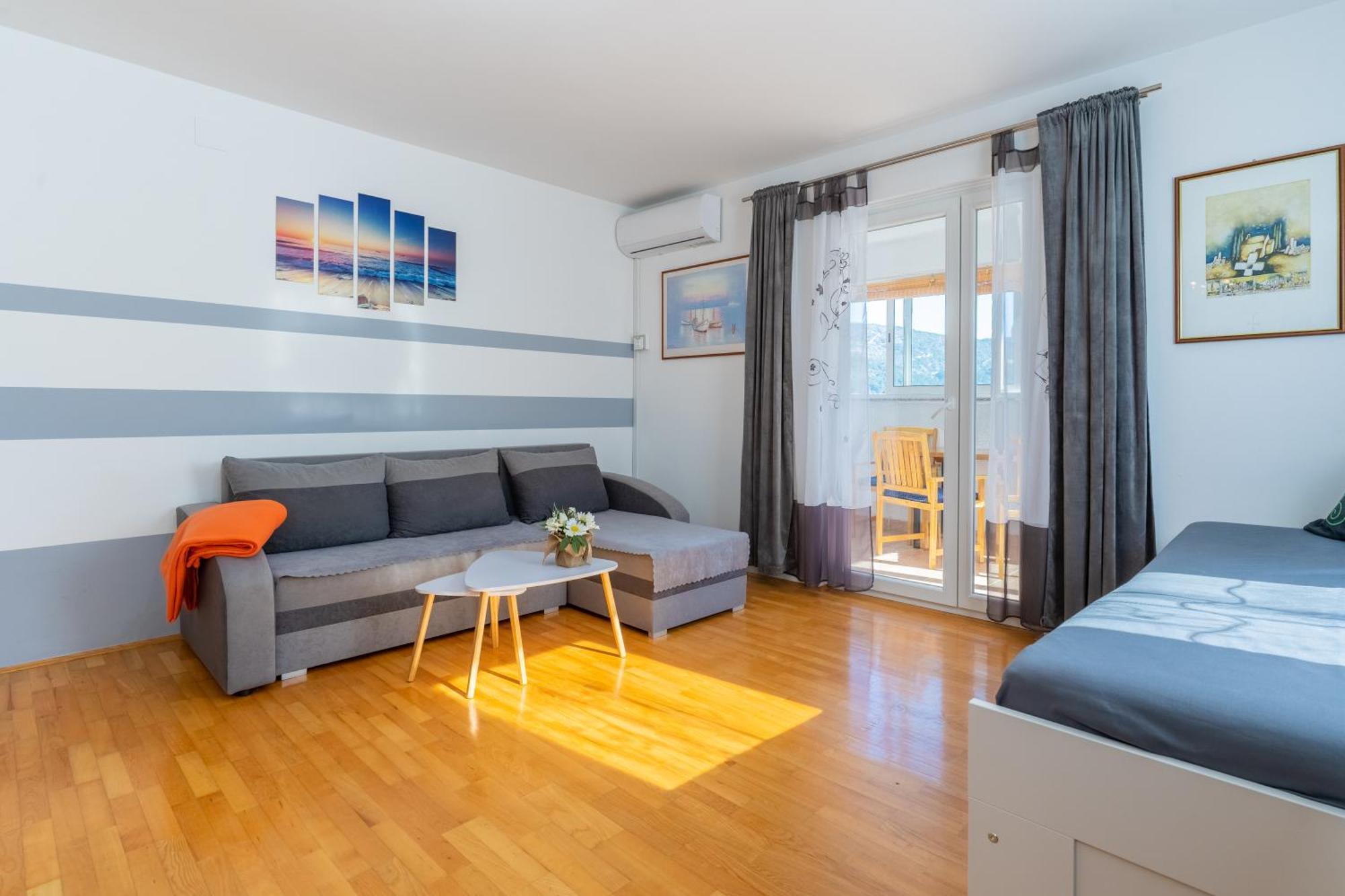 Kristian Apartament *